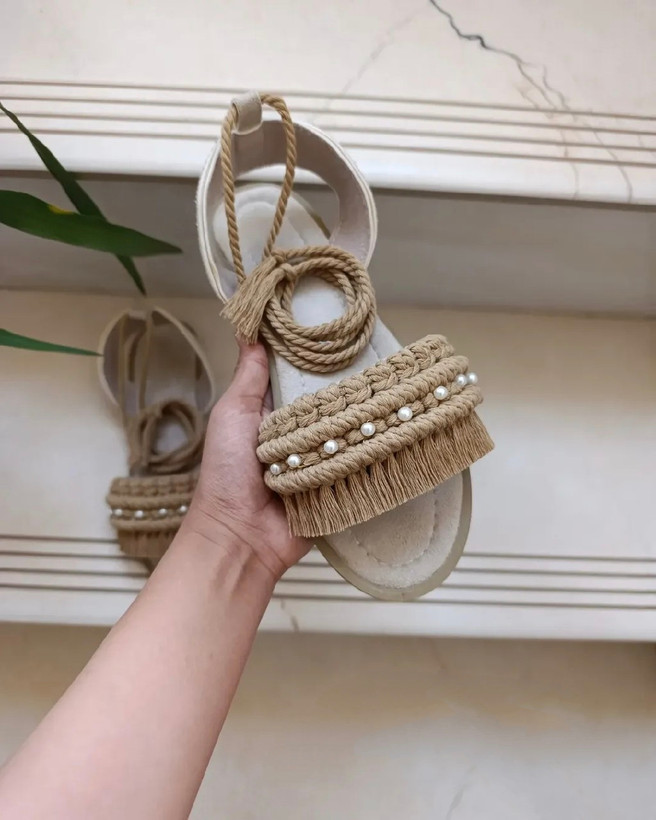 سندل مکرومه بند دار کرمی سایز 38